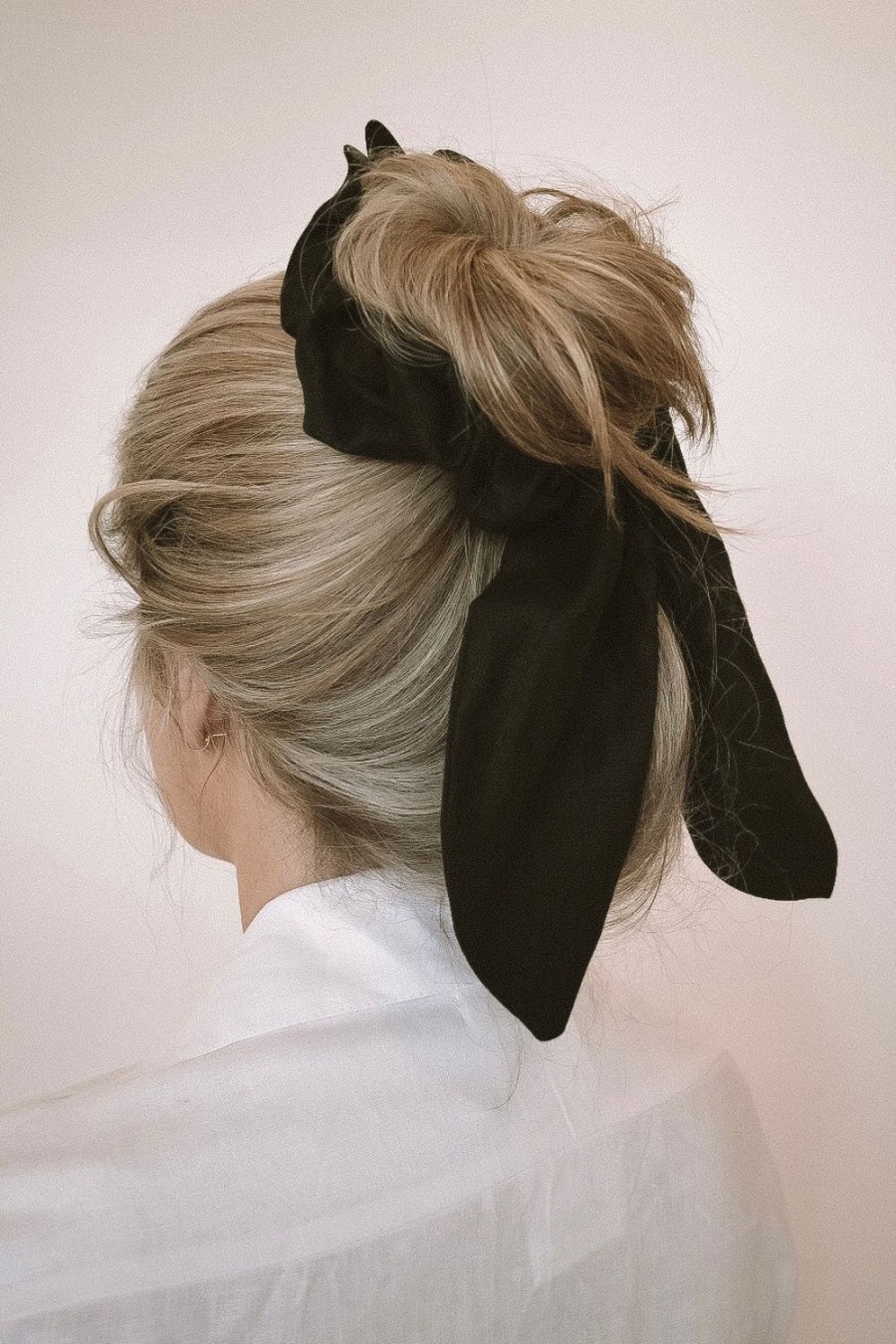 Sweet Peas Linen Bow - Scrunchie